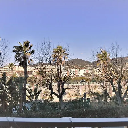 2 Pers Au Lavandou, Pres Plage, Parking, Menage Inclus - Fr-1-251-78 Apartament *